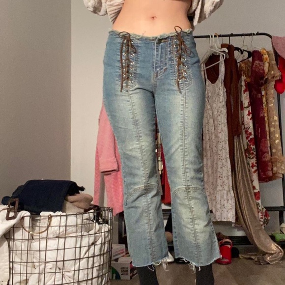 Authentic & Unique Y2K Jeans - Picture 2 of 3